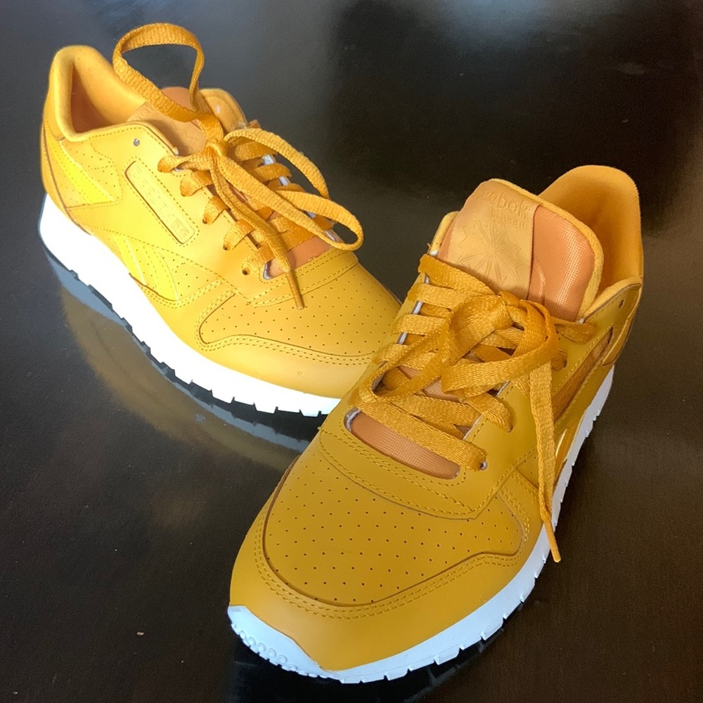 Reebok cross-training shoes 9.5 - Brand new